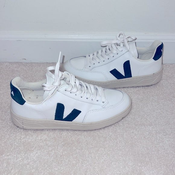 Veja tennis shoes - Picture 3 of 7